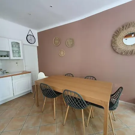 Holiday home Maison A 400 M Du Vieux Port *