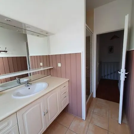 Holiday home Maison A 400 M Du Vieux Port La Rochelle (Charente-Maritime)