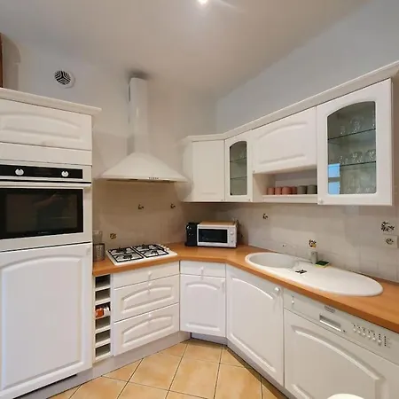 Holiday home Maison A 400 M Du Vieux Port La Rochelle (Charente-Maritime)