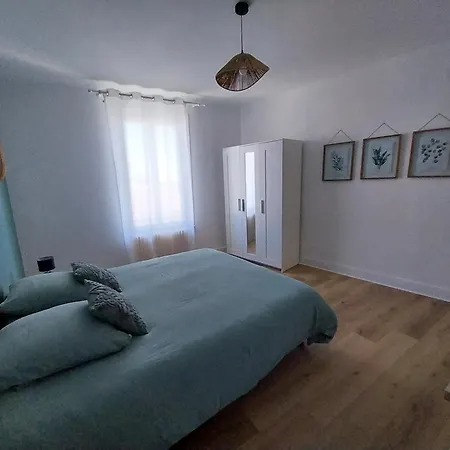 Holiday home Maison A 400 M Du Vieux Port